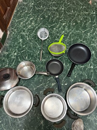 7 Ollas, 2 sartenes y 1 tapas de cocina