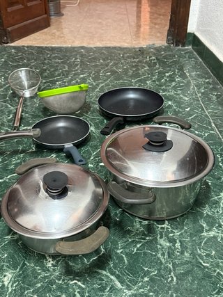 7 Ollas, 2 sartenes y 1 tapas de cocina