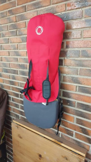 Carrito de bebé Bugaboo rojo