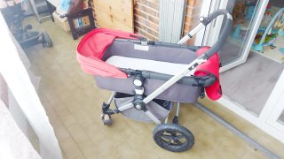 Carrito de bebé Bugaboo rojo