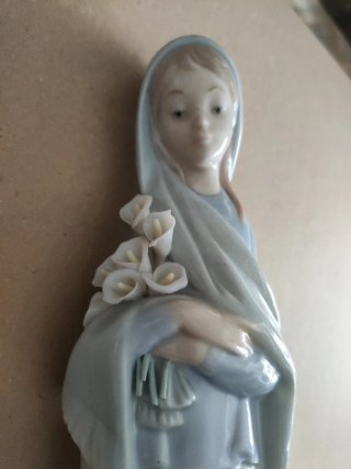 Figura Lladró Niña con Flor