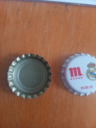 Chapas Real Madrid y Atlético de Madrid