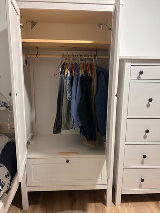 Guardaroba per bambini in legno Ikea