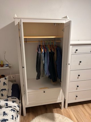 Guardaroba per bambini in legno Ikea
