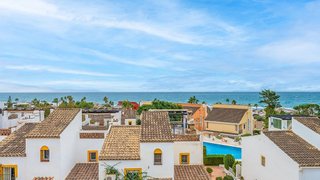 Casa pareada en venta en Elviria en Marbella