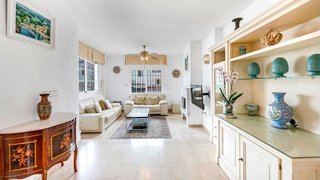 Casa pareada en venta en Elviria en Marbella