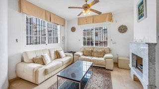 Casa pareada en venta en Elviria en Marbella