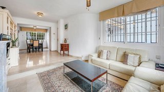 Casa pareada en venta en Elviria en Marbella