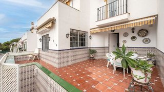 Casa pareada en venta en Elviria en Marbella