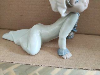 Figura Lladró Niña Gateando