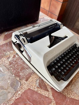 Máquina de escribir Adler Gabriele 10