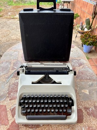Máquina de escribir Adler Gabriele 10