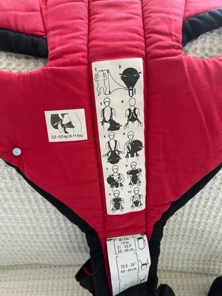 Mochila Portabebés BabyBjörn Negra y Roja