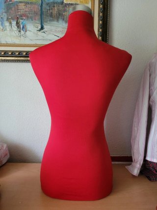 Busto maniquí mujer rojo
