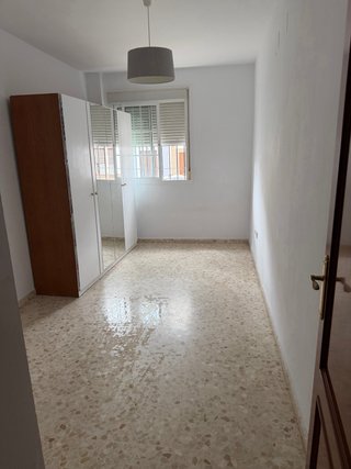 Piso en planta baja, totalmente exterior.