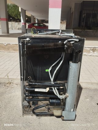 Nevera trivalente Dometic para autocaravana