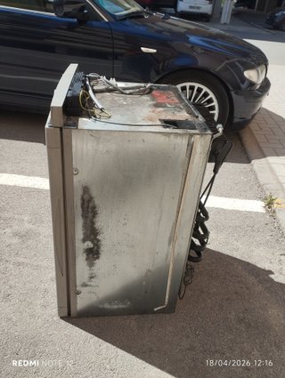 Nevera trivalente Dometic para autocaravana