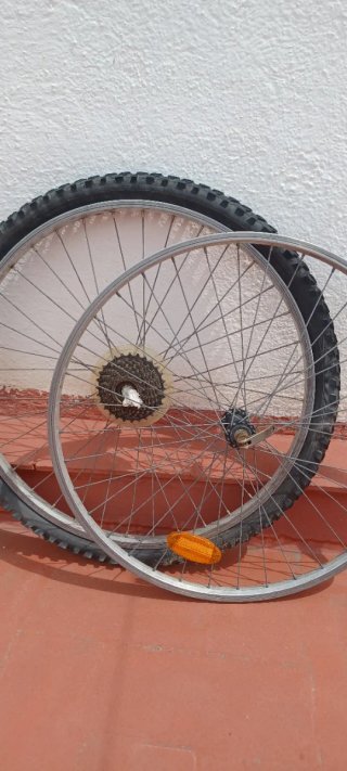 Bicicleta para piezas,2 llantas de regalo