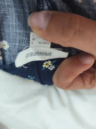 Falda midi Springfield floral azul y amarillo