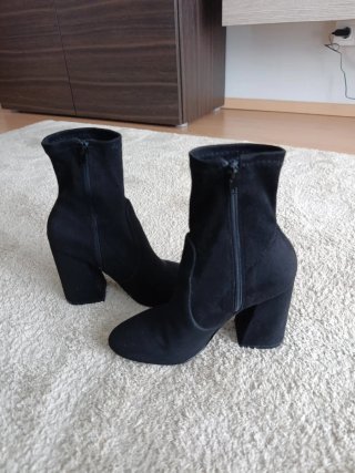 Botines negros de tacón