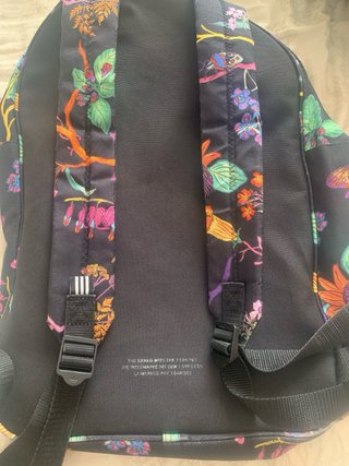 Mochila Adidas flores negra multicolor
