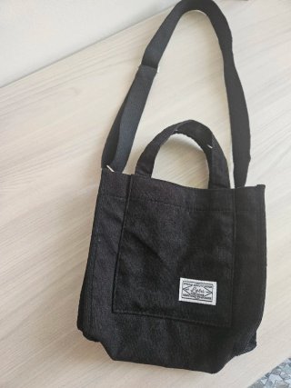 Borsa a tracolla in tessuto nero Lefu