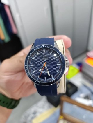 Reloj NUEVO ESTRENAR Marea Azul y Plateado.
