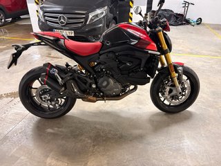 Ducati Monster 937 Roja y Negra