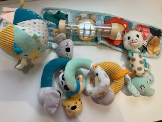 Juguetes bebé sillita y casa