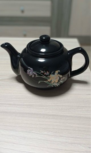 Juego de té negro con flores