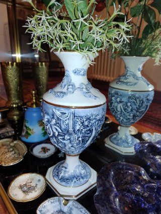 Jarrón Capodimonte Azul y Blanco