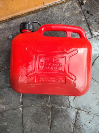 Bidón de plástico rojo 5L