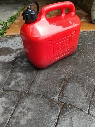 Bidón de plástico rojo 5L