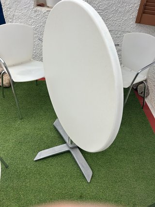 Mesa redonda exterior con 6 sillas Urgente