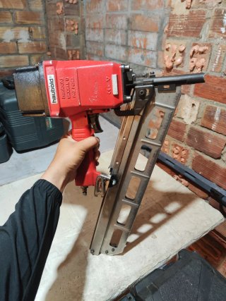Pistola de clavos Haubold