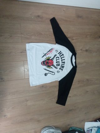 Camiseta Hellfire Club media manga.