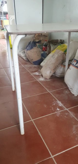 Juego 4 Sillas y 4 Mesas Blancas Plástico