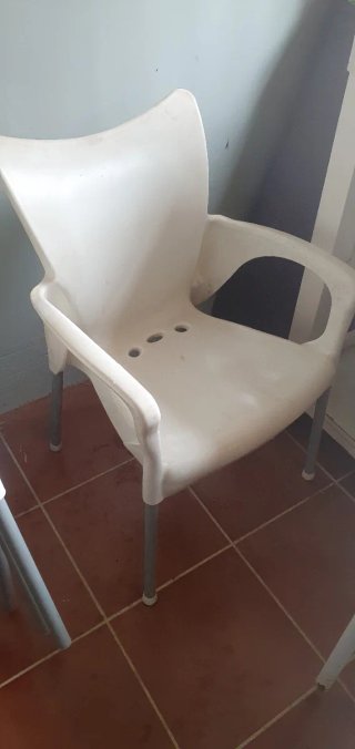 Juego 4 Sillas y 4 Mesas Blancas Plástico