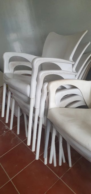 Juego 4 Sillas y 4 Mesas Blancas Plástico