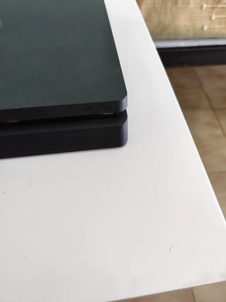 PlayStation 4 Slim 1 TB + controller