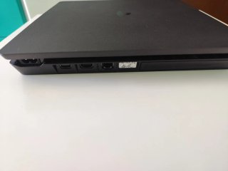 PlayStation 4 Slim 1 TB + controller