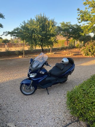 Suzuki Burgman 650 Azul