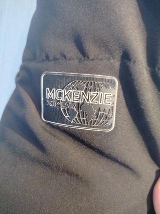 Abrigo Mackenzie Negro con Capucha