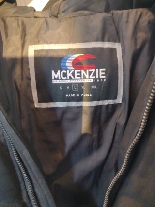 Abrigo Mackenzie Negro con Capucha