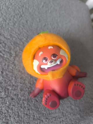 Muñeco Red Panda Rojo,  caja sorpresa miniso