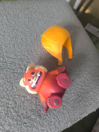 Muñeco Red Panda Rojo,  caja sorpresa miniso
