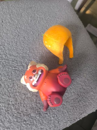 Muñeco Red Panda Rojo,  caja sorpresa miniso