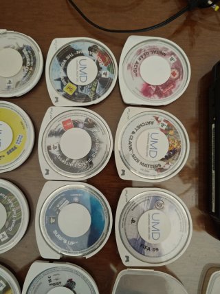 Consola PSP Sony + 11 UMDs y Accesorios