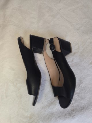 Zapatos negros de tacón bajo