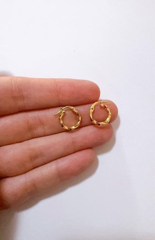 Orecchini a cerchio intrecciati in oro 18kt 750